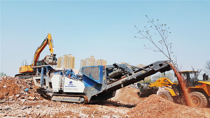 Mobile construction waste crushing production line